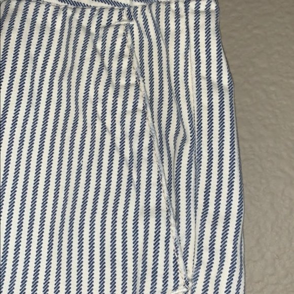 AEO White w/ Navy Stripes Bermuda Shorts Size 4 - Picture 7 of 7